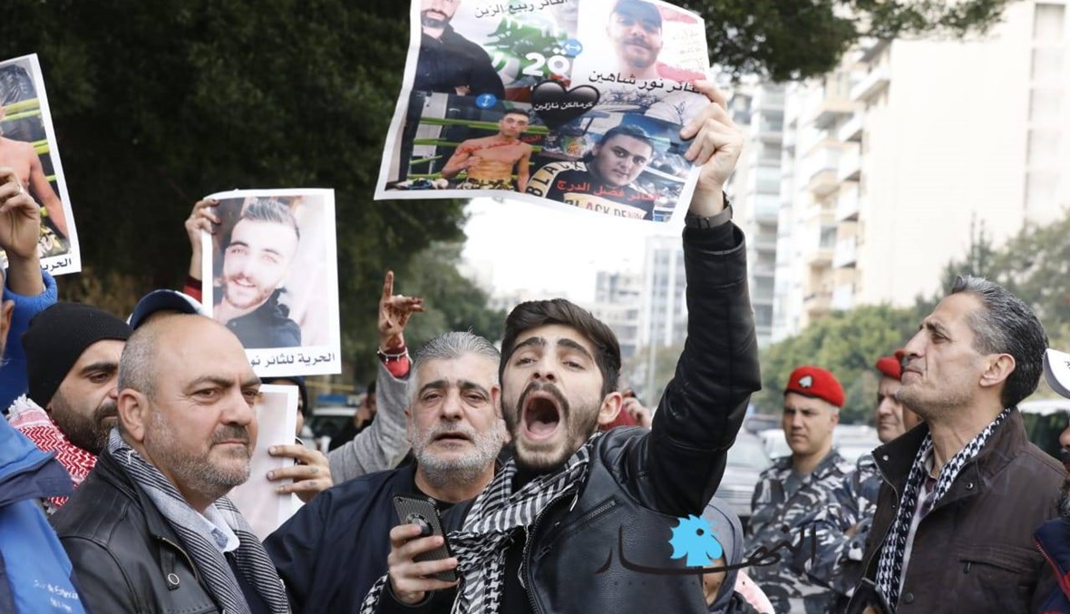 وقفة تضامنية أمام المحكمة العسكرية لتحريك ملفات موقوفي الثورة (صور -فيديو)