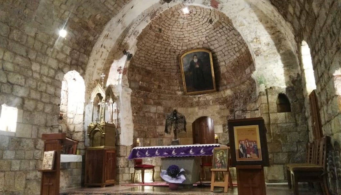 "مشهدٌ مريب" للمرة الأولى... كنيسة دير مار انطونيوس قزحيا شبه خالية من المؤمنين