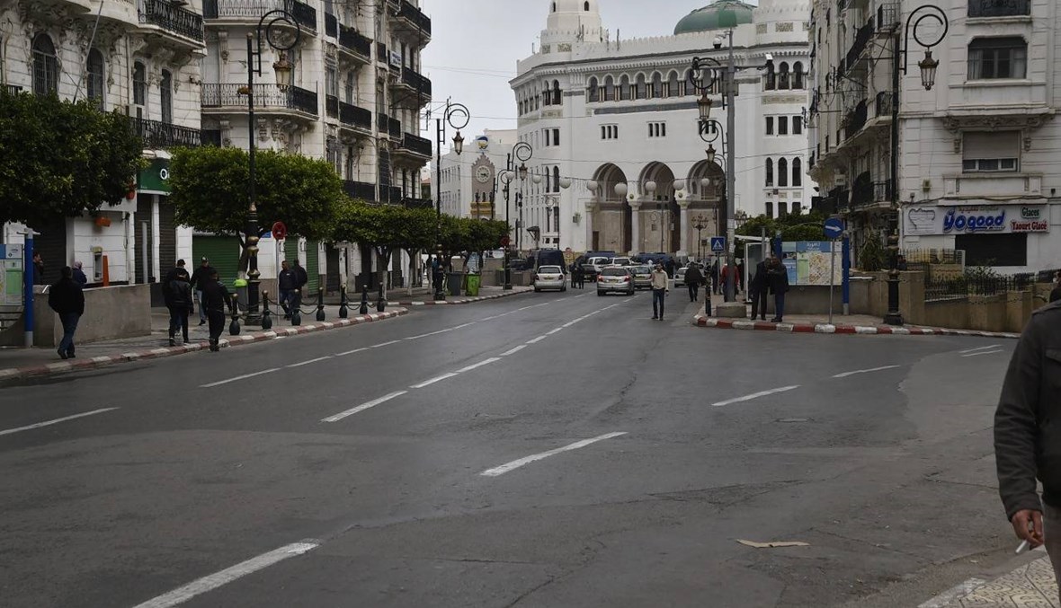 فيروس كورونا أوقف مسيرات الحراك في الجزائر: من "سلميّة" إلى "صحيّة"