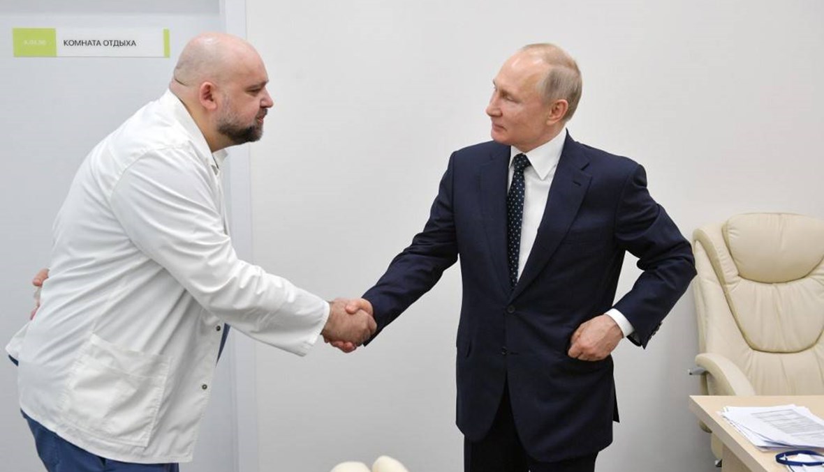 بوتين يعقد اجتماعاً عبر دائرة تلفزيونية بعدما التقى طبيباً مصاباً بكورونا
