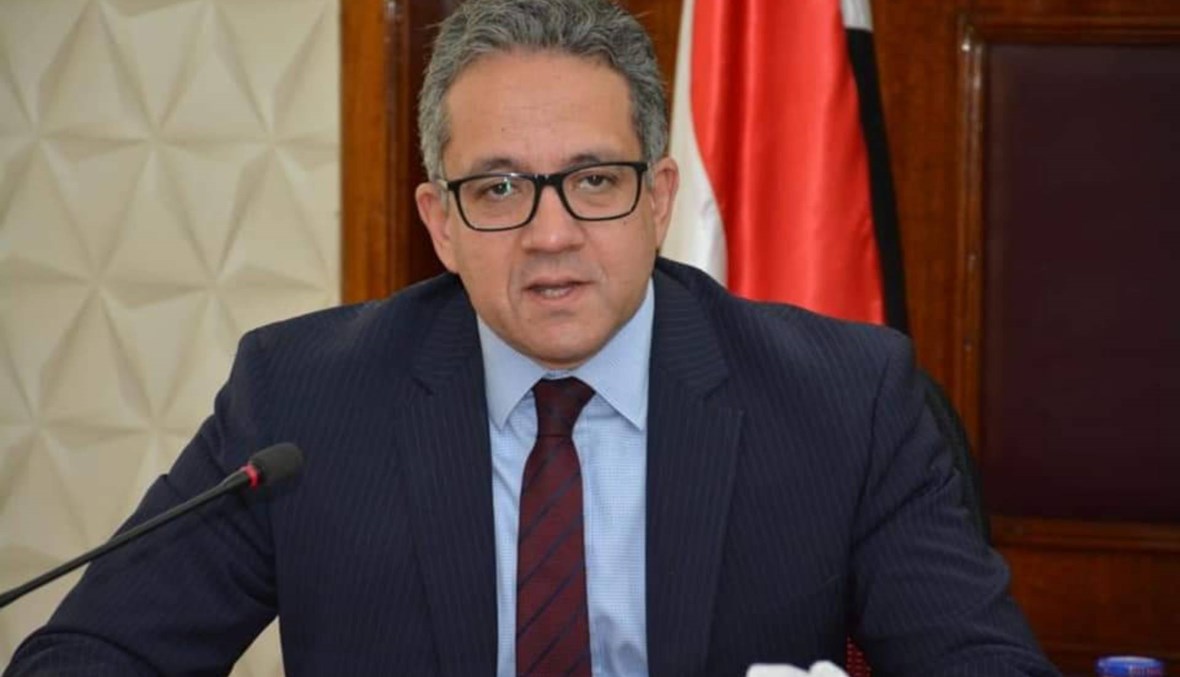 تجاهل تحذيرات الحكومة... وزير السياحة المصري يثير الجدل بسبب فيروس كورونا