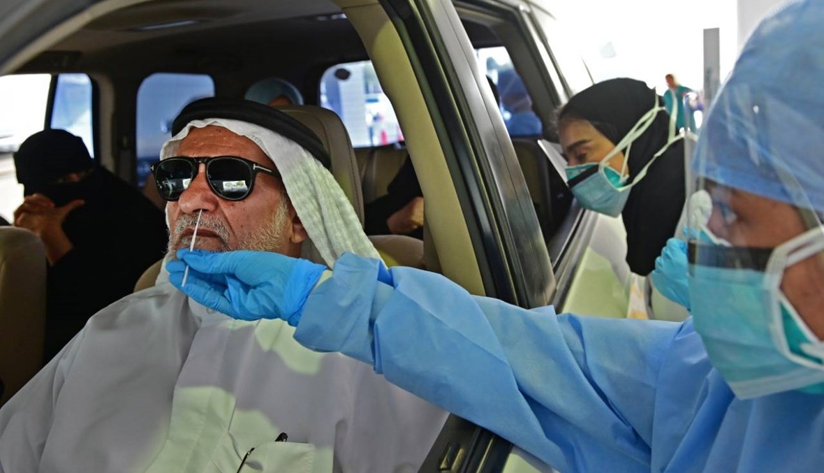 مركز في أبوظبي يسهّل فحوص فيروس كورونا: مرور بالسيّارة ثم رسالة نصيّة