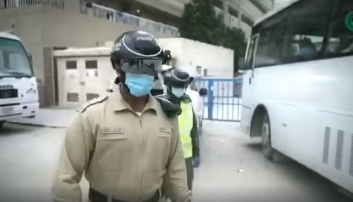 وزير الداخلية الإماراتي سيف بن زايد يعتمد الخوذة الذكية لرصد إصابات كورونا (فيديو)