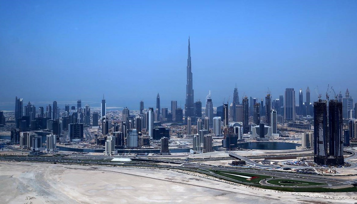 دبي تفتح المطاعم والمقاهي وتستأنف خدمات النقل العام