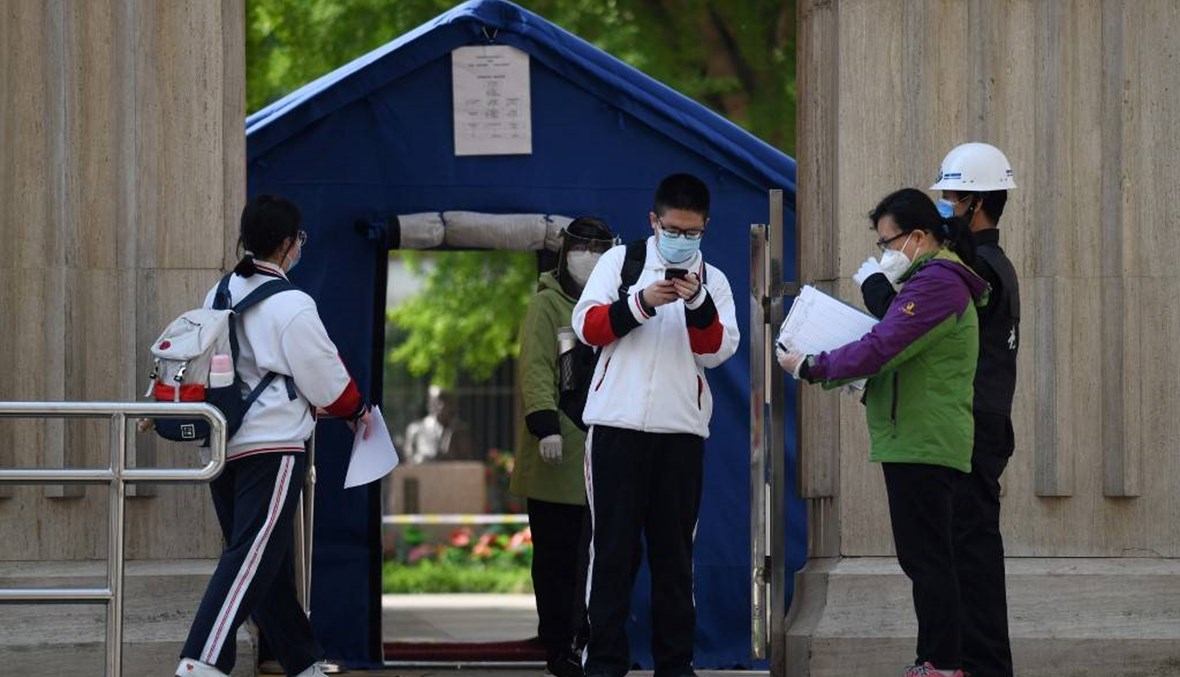 إعادة فتح المدارس الثانوية في شنغهاي وبيجينغ... احتياطات شديدة في اليوم الأول