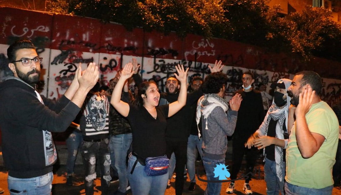 بالصور: تجمّع احتجاجيّ أمام مصرف لبنان في الحمراء