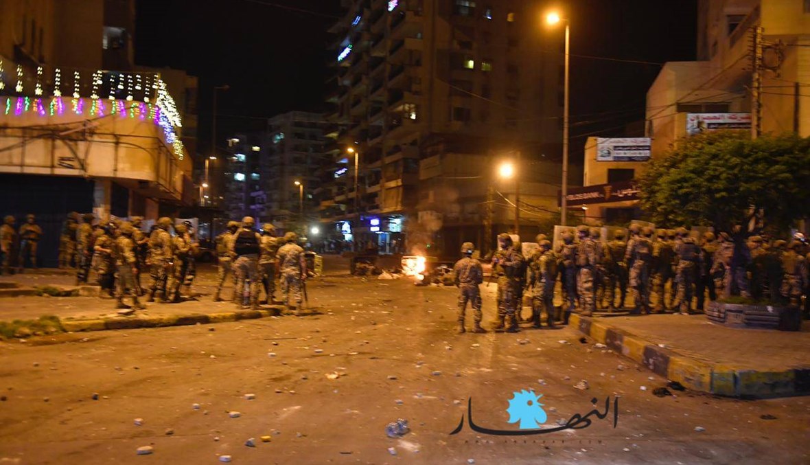 المشهد الطرابلسي بالصور... مواجهات بين الجيش ومتظاهرين وتوقيف متهم بأعمال شغب