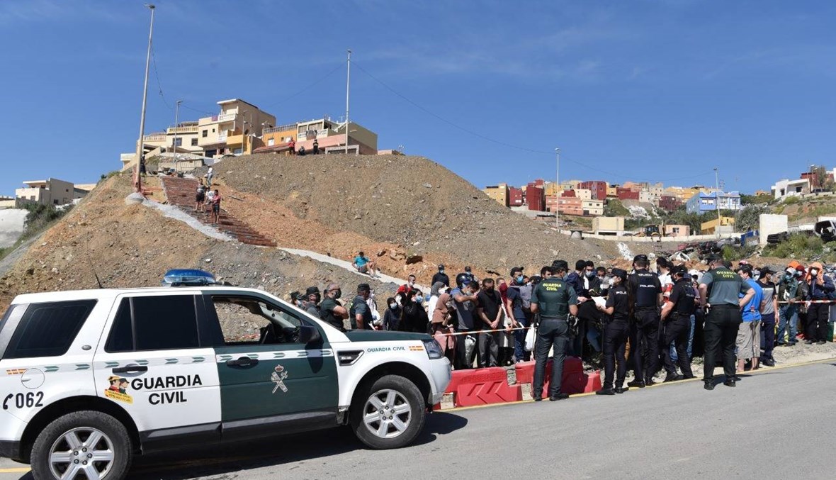 إعادة 300 مغربي علقوا في جيب سبتة الإسباني