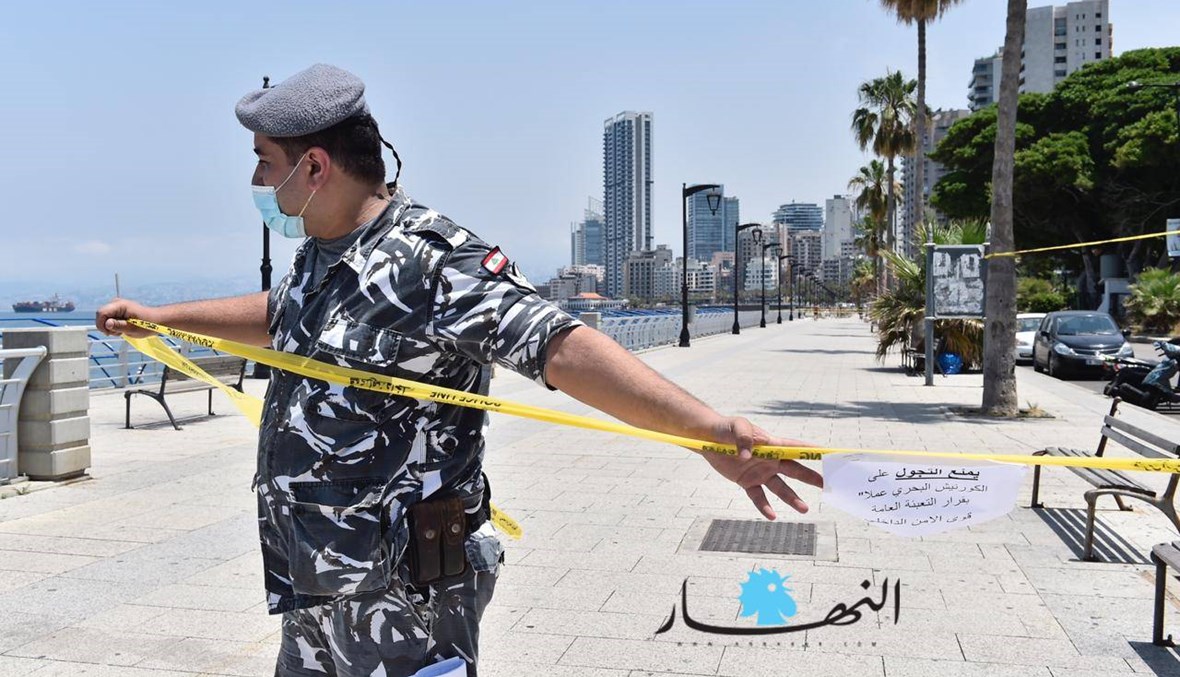 شريط أصفر لمنع الدخول إلى الكورنيش... التعئبة العامة مستمرّة (صور وفيديو)