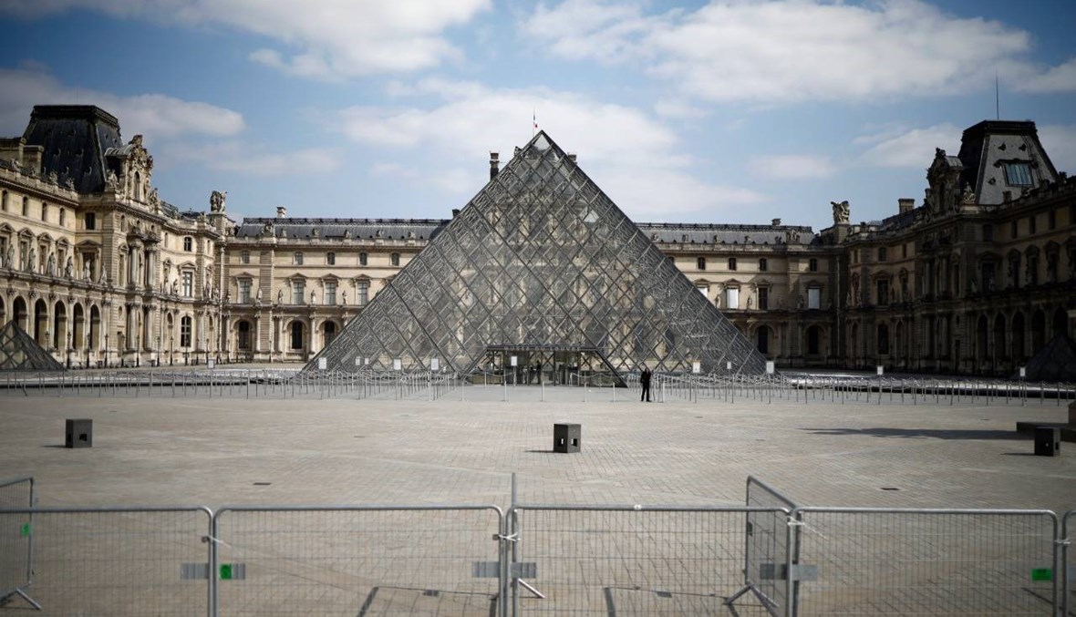متحف اللوفر في باريس يعيد فتح أبوابه في 6 تموز