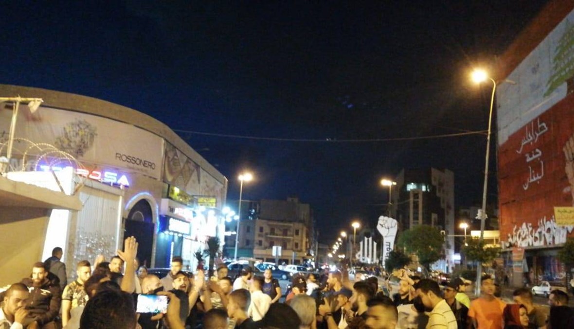 قطع الطريق في ساحة النور تضامناً مع المحتجين في بيروت