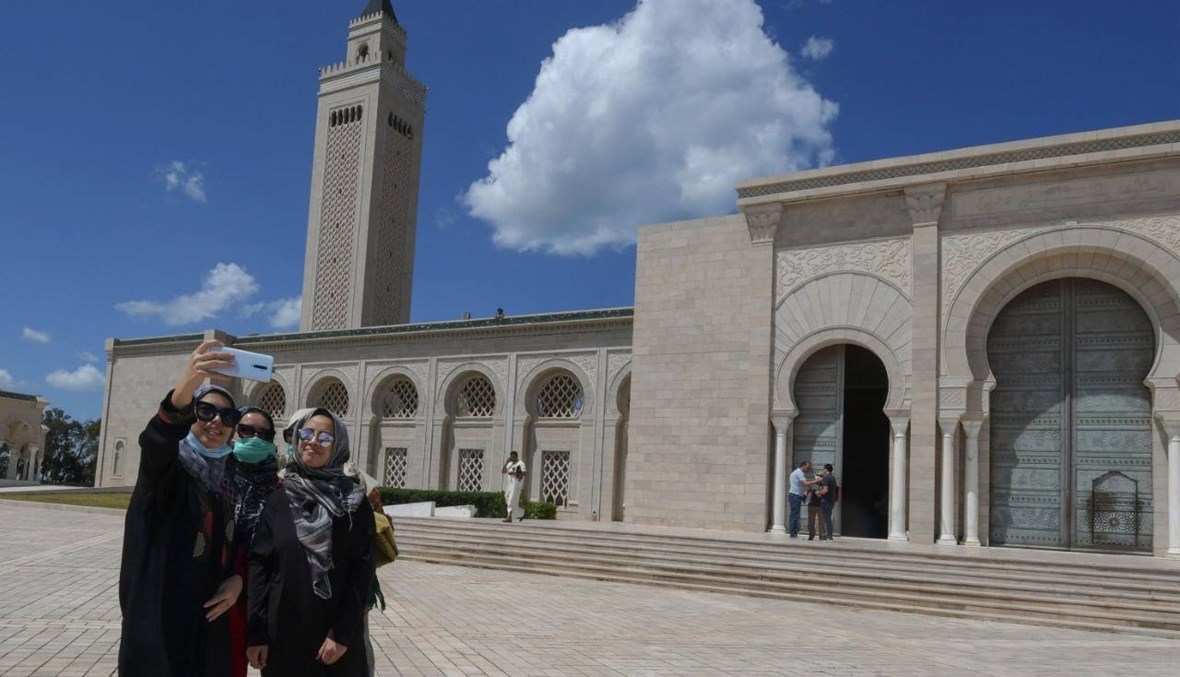 تونس تنهي حظر التجوّل المفروض لاحتواء كورونا