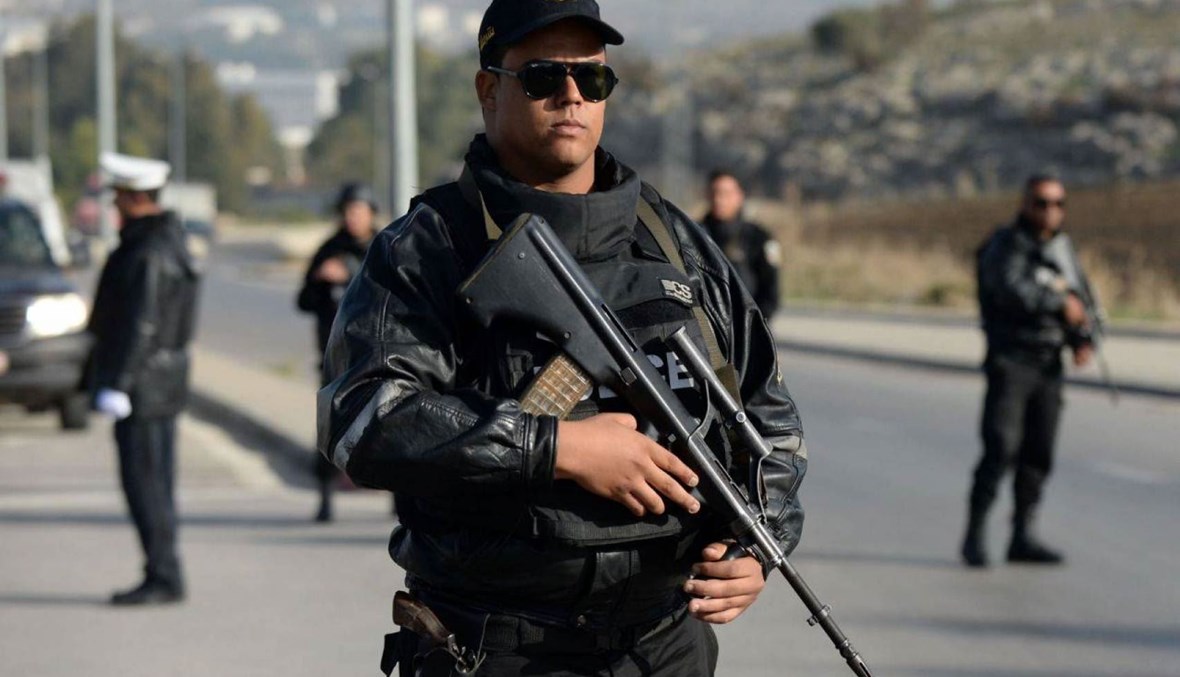 شرطي تونسي (أ ف ب).