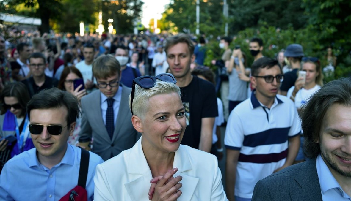 كوليسنيكوفا تتقدم تظاهرة في مينسك (6 آب 2020، أ ف ب).