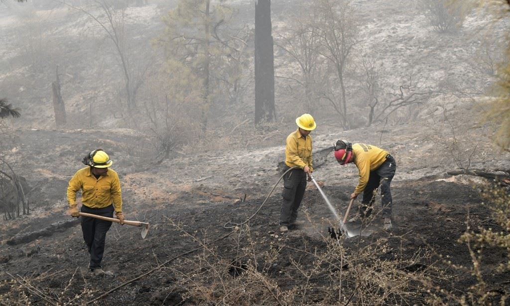 إخماد الحرائق في كاليفورنيا (أ ف ب).