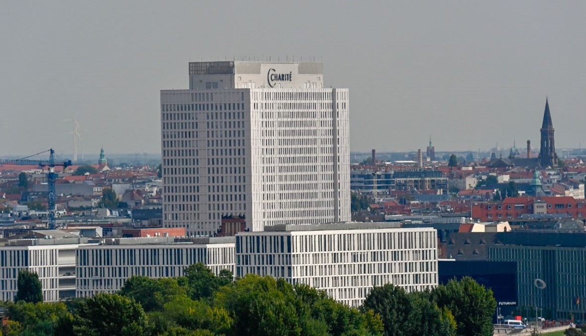 المبنى الرئيسي لمستشفى شاريتيه في برلين، حيث يعالج نافالني (9 أيلول 2020، أ ف ب). 