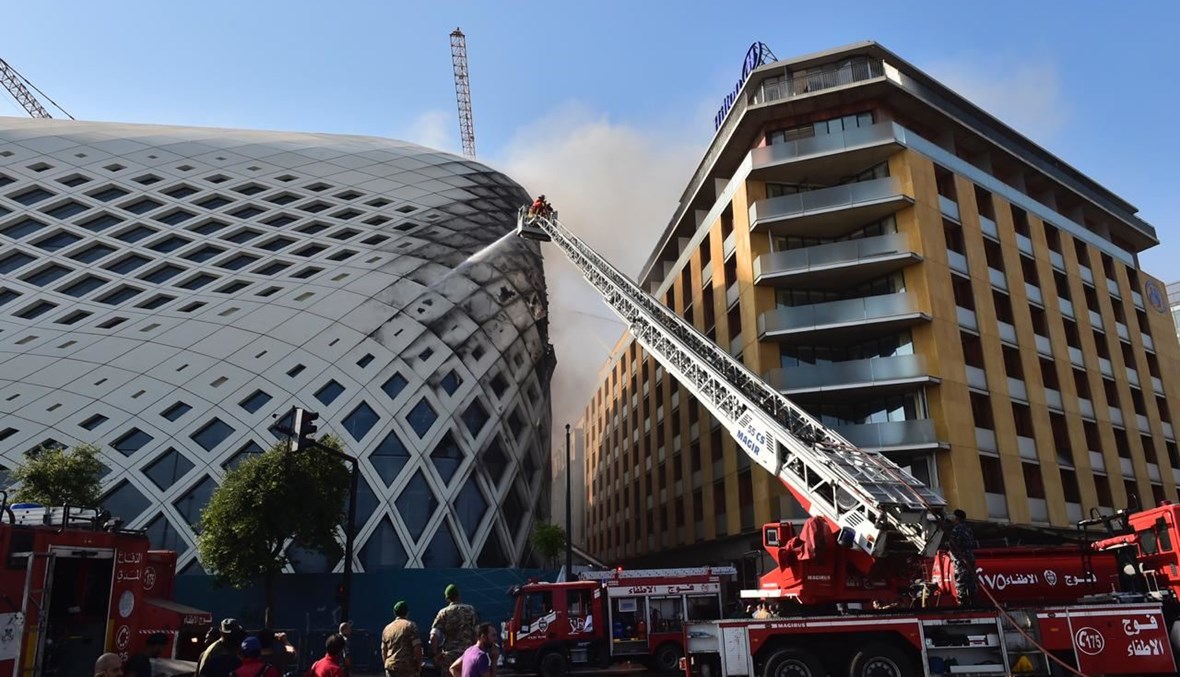 حريق في مبنى في أسواق بيروت (حسام شبارو).