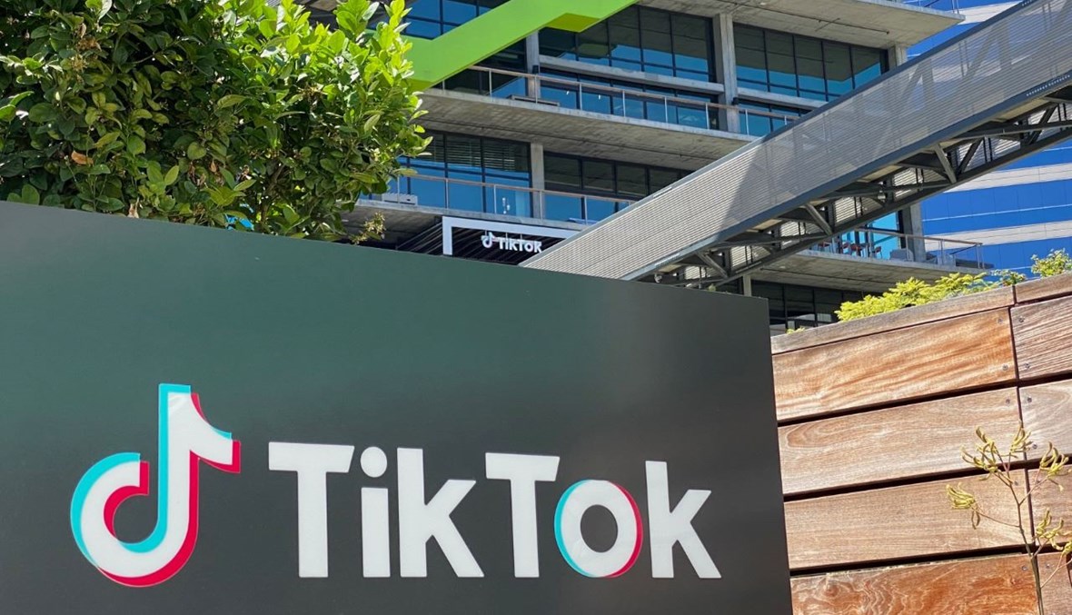 شعار "تيك توك" عند مدخل الشركة في كولفر سيتي في الجانب الغربي من لوس أنجليس (11 آب 2020، أ ف ب). 