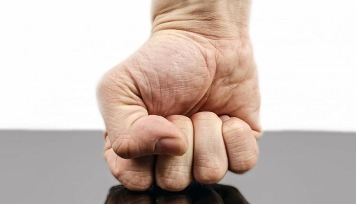 تعرّض ممرضة للضرب على يد أحد الأطباء... نقابة الممرضات والممرضين تعلّق (فيديو)