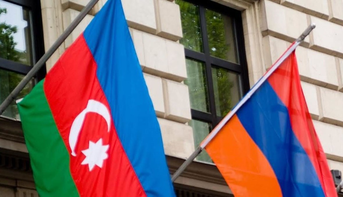 أعلام دولتي أذربيجان وأرمينيا