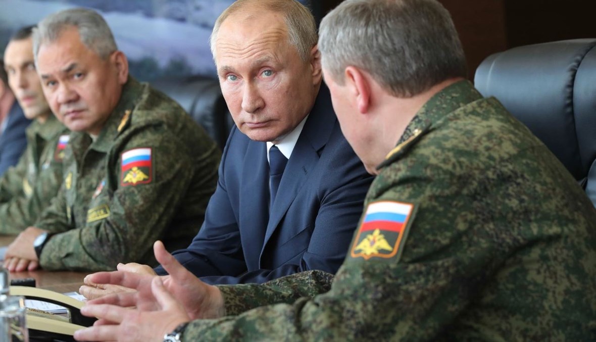بوتين مشرفا على التدريبات العسكرية "القوقاز- 2020" في ميدان كابوستين يار بالقرب من مدينة أستراخان (25 أيلول 2020، أ ف ب). 
