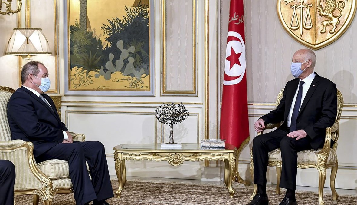 الرئيس سعيد مستقبلا بوقادوم في قصر قرطاج في الضواحي الشرقية للعاصمة تونس (28 أيلول 2020، أ ف ب).