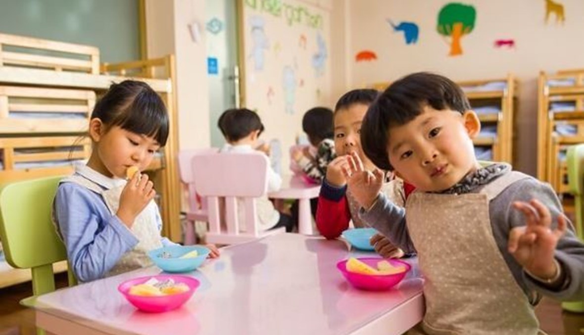 مدرّسة صينيّة تُسمّم 25 طفلاً في الرّوضة.