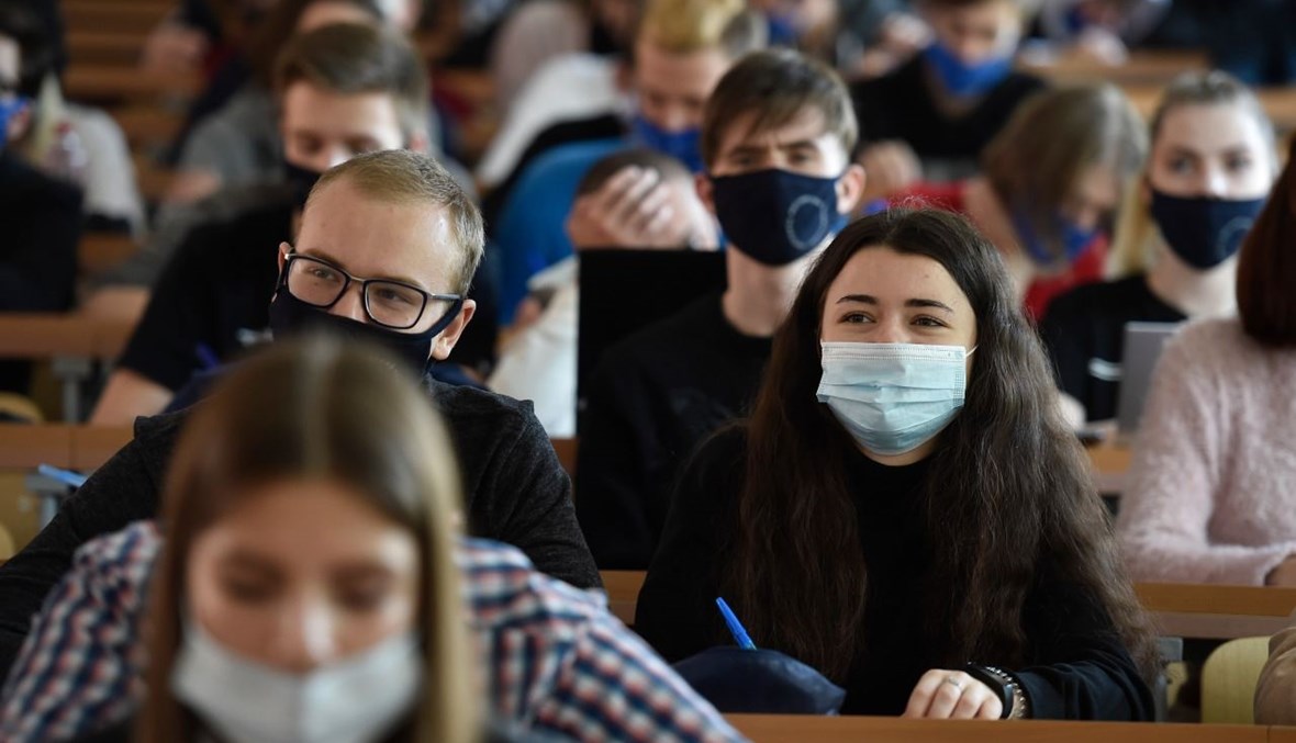 طلاب في جامعة النقل الروسية يحضرون محاضرة في موسكو (5 ت1 2020، أ ف ب). 