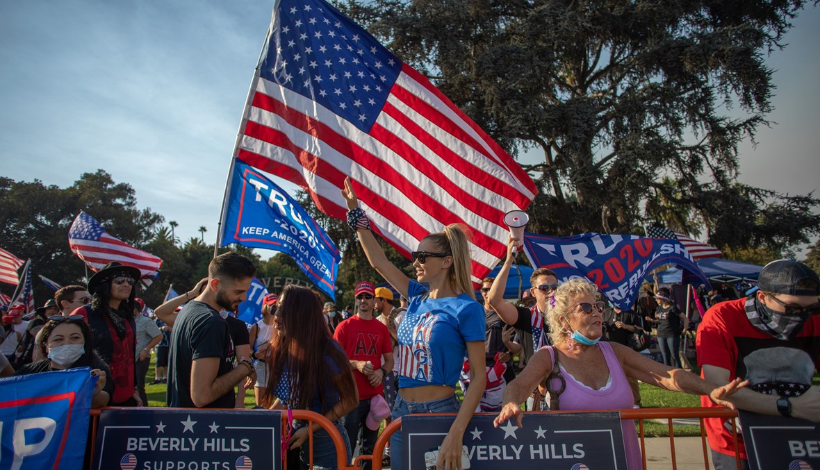 مسيرة مؤيدة للرئيس الأميركي دونالد ترامب في بيفرلي هيلز في كاليفورنيا (أ ف ب).