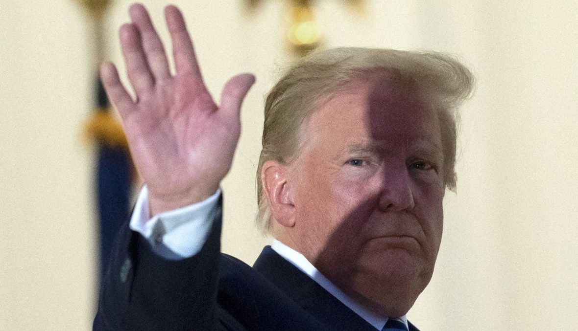  President Donald Trump waves from the Blue Room Balcony upon returning to the White House Monday, Oct. 5, 2020. (AP Photo)