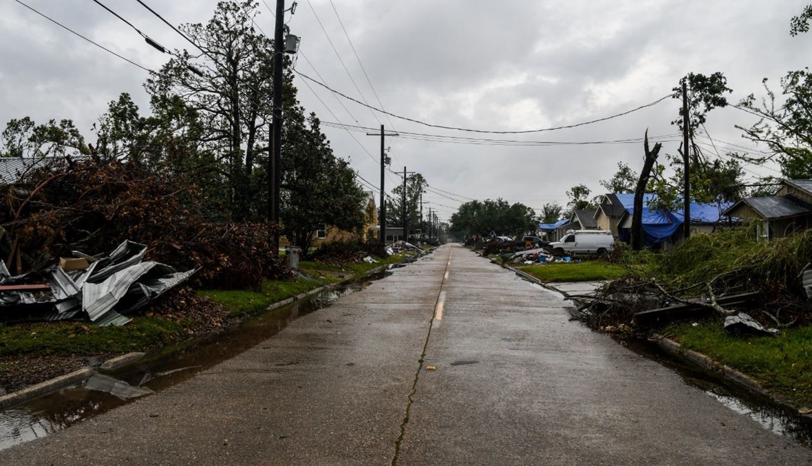 شارع مقفر في لايك تشارلز في لويزيانا، قبل وصول الاعصار دلتا (8 ت1 2020، أ ف ب). 
