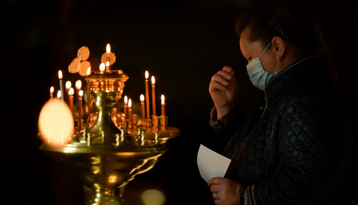 الصلاة من أجل إنهاء الجائحة في روسيا (أ ف ب).