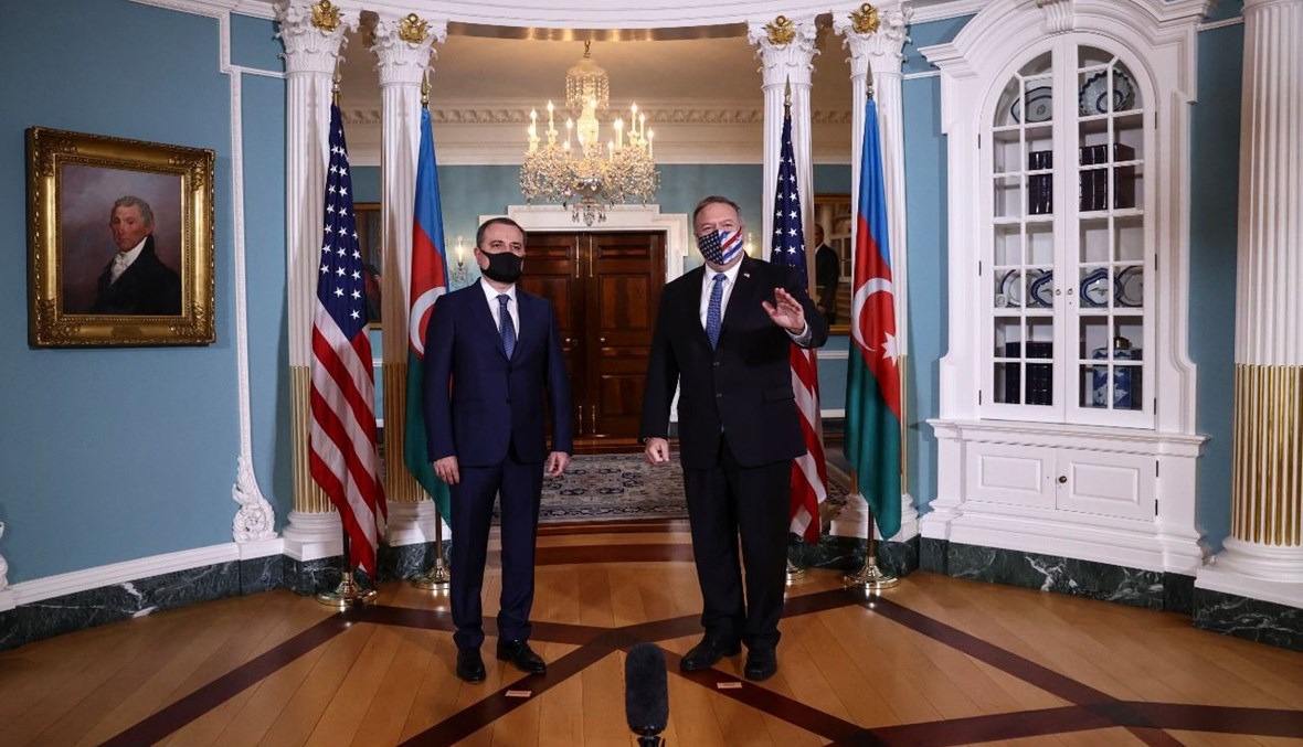 بومبيو وبيراموف خلال لقائهما في وزارة الخارجية الأميركية في واشنطن (23 ت1 2020، ا ف ب). 