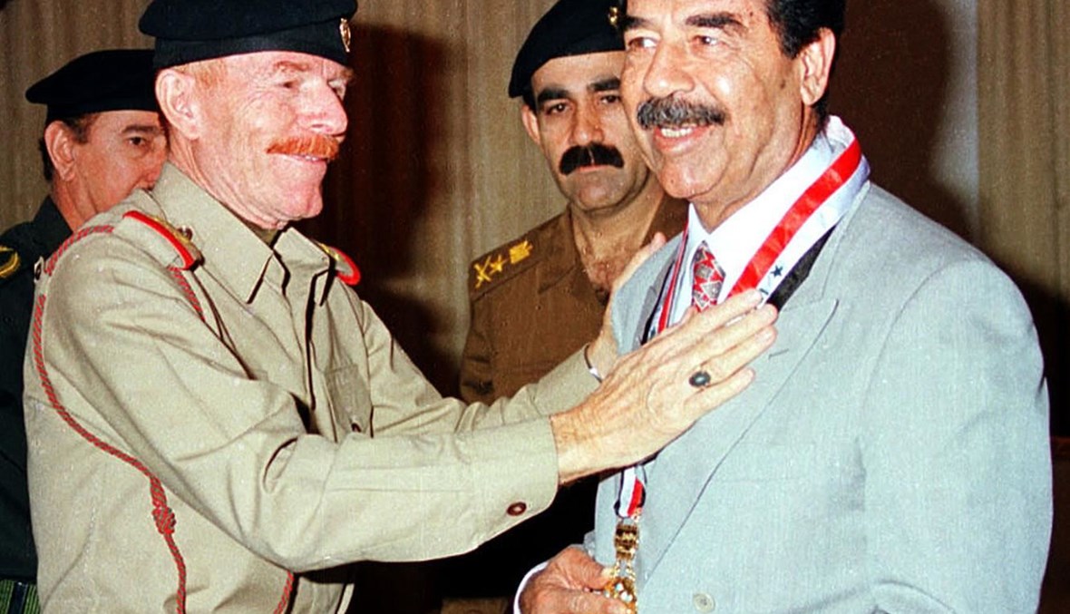 صدام حسين وعزة الدوري (ارشيفية)