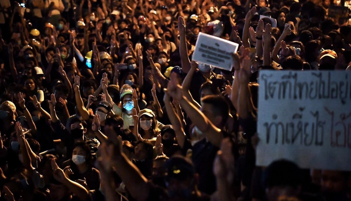 متظاهرون مؤيدون للديمقراطية خلال تجمع في بانكوك (26 ت1  2020، أ ف ب). 