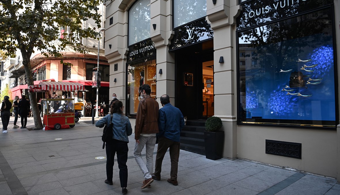 متجر للعلامة التجارية الفرنسية "لويس فويتون" في منطقة نيسانتاسي في اسطنبول (أ ف ب).