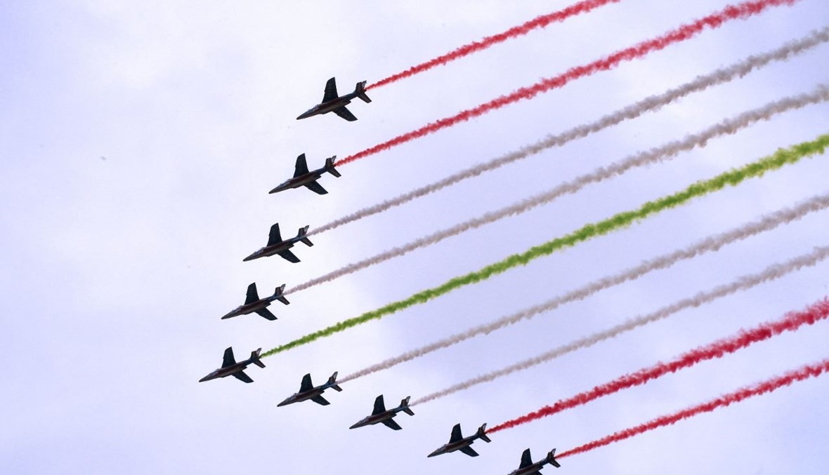 ألوان علم لبنان خلال مشاركة الطائرات الفرنسية بذكرى مئوية لبنان الكبير ("النهار").