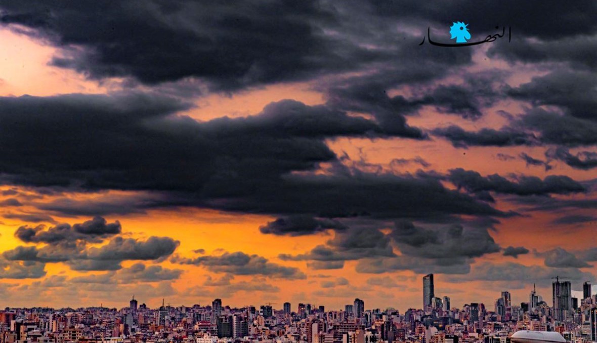 سماء بيروت (تصوير نبيل إسماعيل).