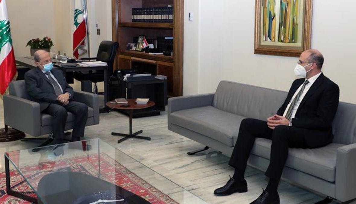 رئيس الجمهورية ميشال عون مع وزير الصحة في حكومة تصريف الأعمال حمد حسن.
