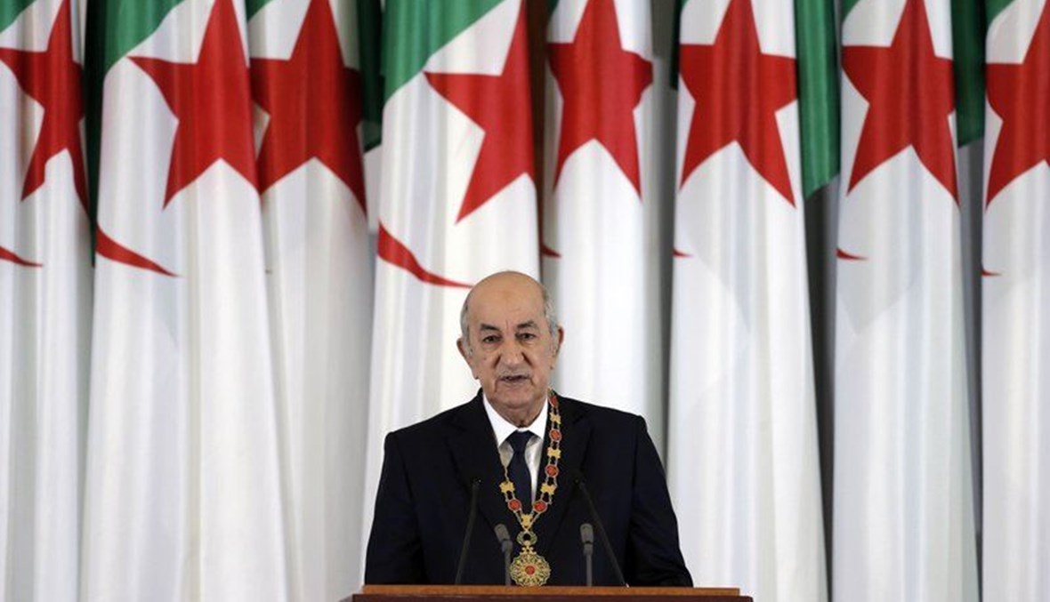 تبون ملقيا كلمة خلال احتفال بتسلمه منصبه في القصر الرئاسي بالجزائر العاصمة (19 ك1 2019، أ ب). 
