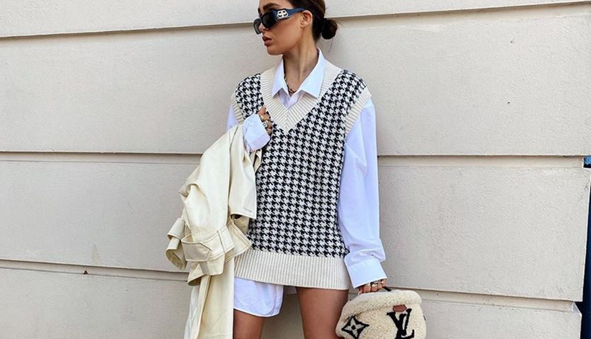 كيف نرتدي الكنزة الصوفية من دون أكمام؟