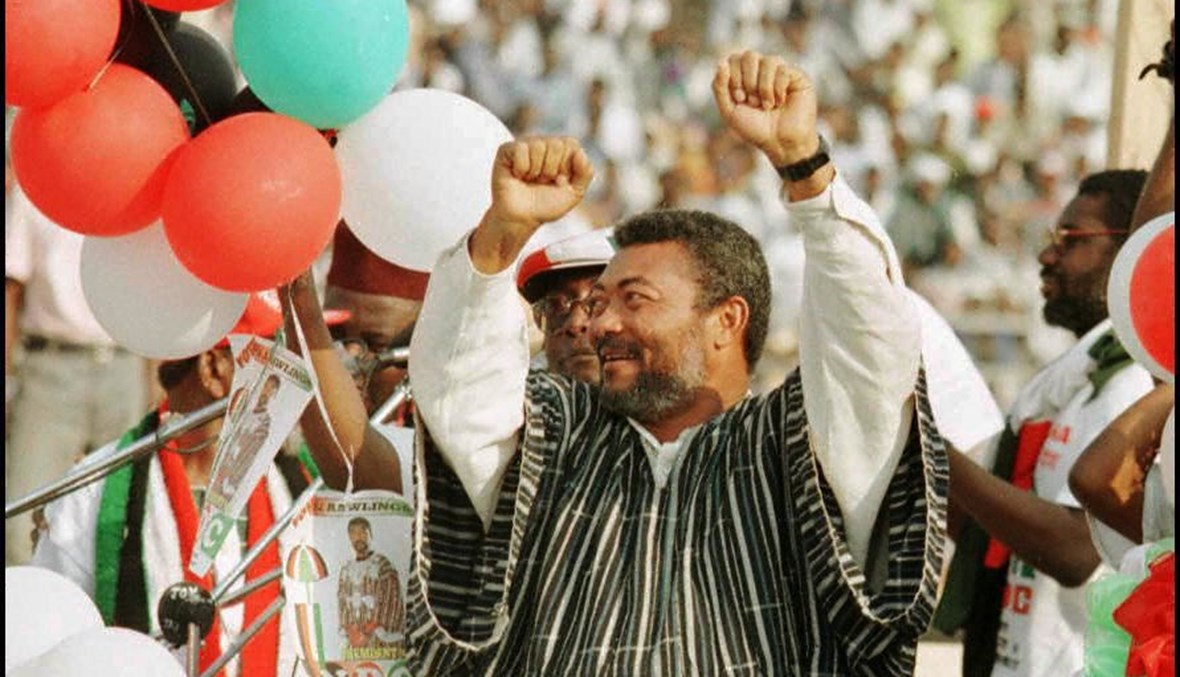 رولينغز خلال تجمع شعبي في ملعب اكرا (26 تموز 1996، أ ف ب). 