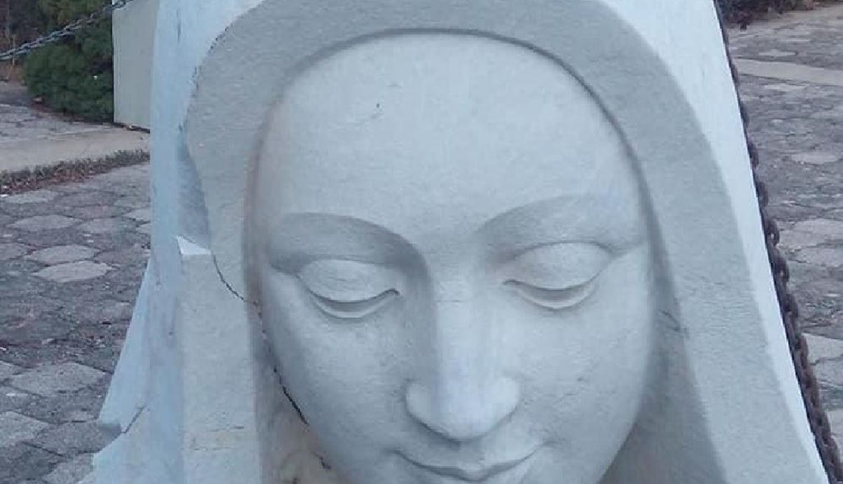تمثال سيدة الحصن (تصوير طوني فرنجية).