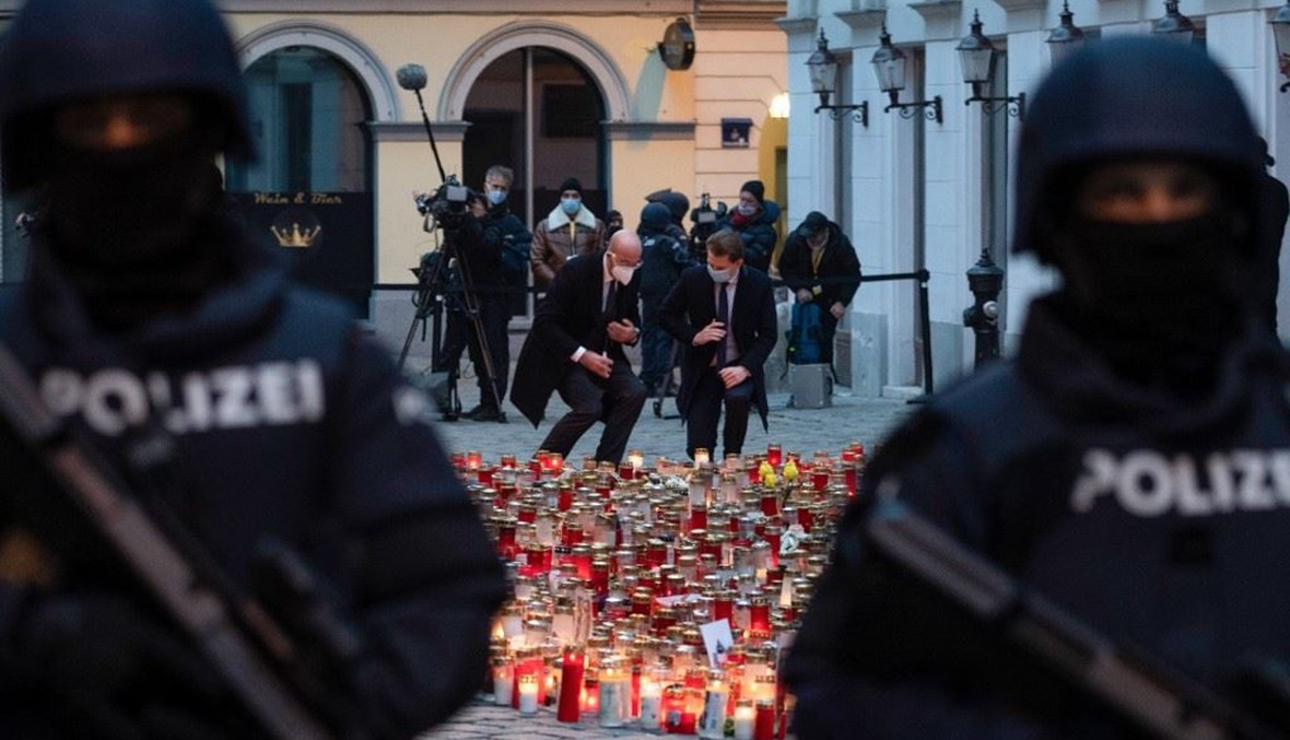 الشرطة النمساوية مكان وقوع الهجوم الإرهابي (أف ب).