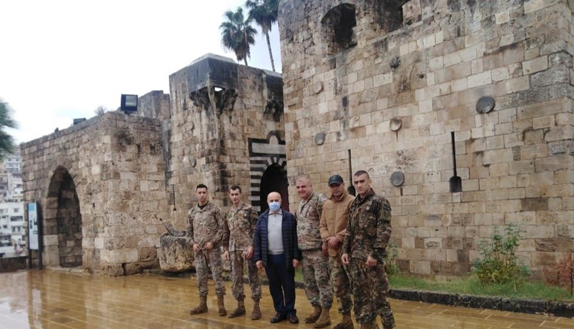 فوج التدخل الأول أنجز أعمال ترميم وتنظيف جدران قلعة طرابلس الأثرية.