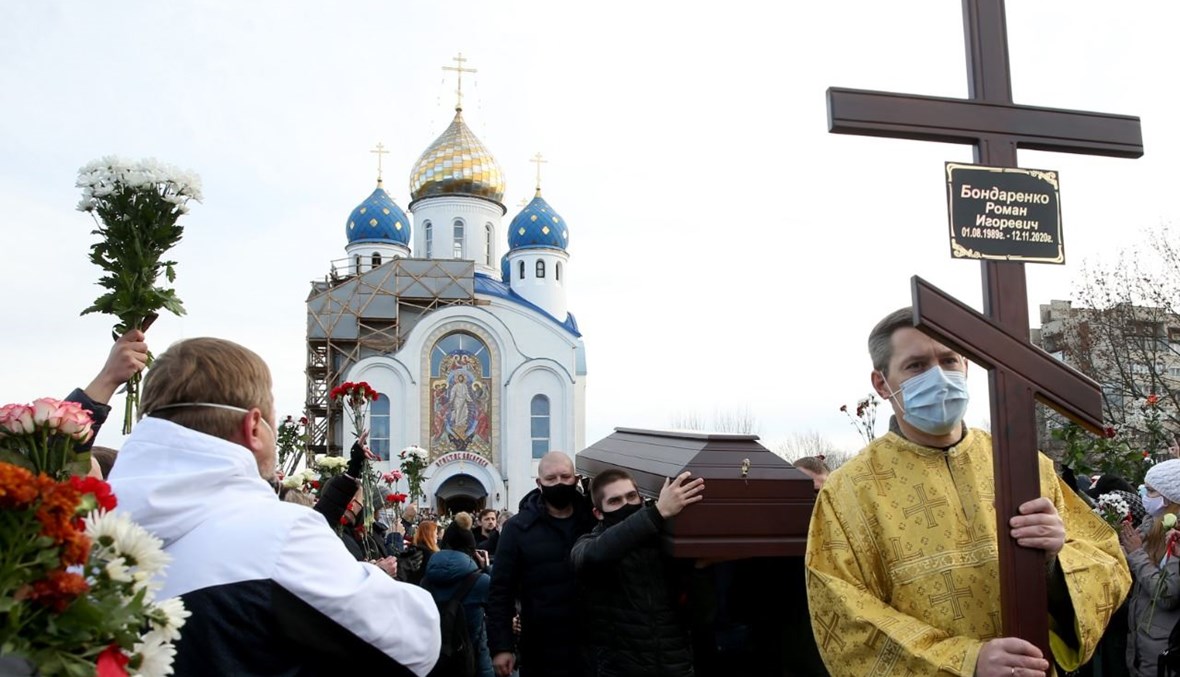 خلال جنازة بوندارينكو في مينسك (20 ت2 2020، أ ف ب). 