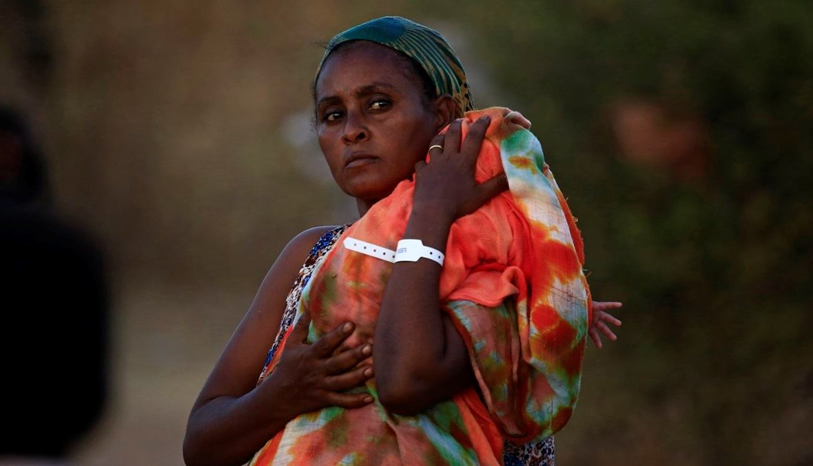 لاجئة إثيوبية عند حدود السودان (أ ف ب).