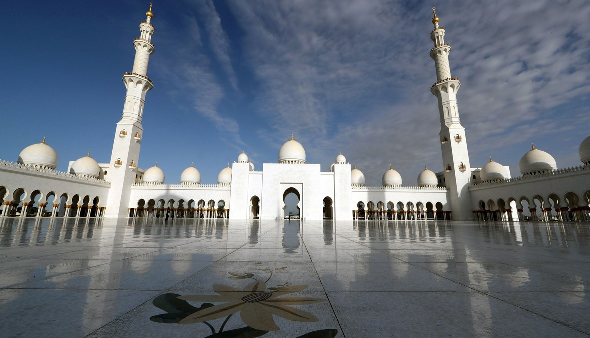 مسجد الشيخ زايد في الإمارات (أ ف ب).