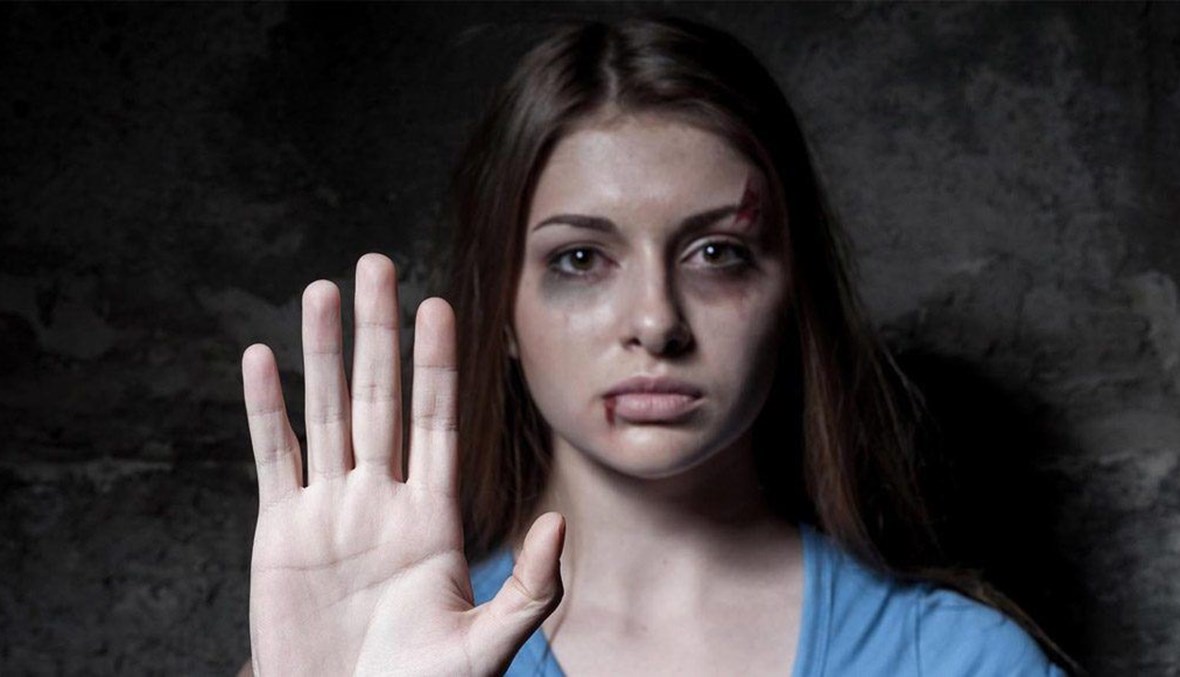 آثار العنف النفسية والجسدية على النساء. 