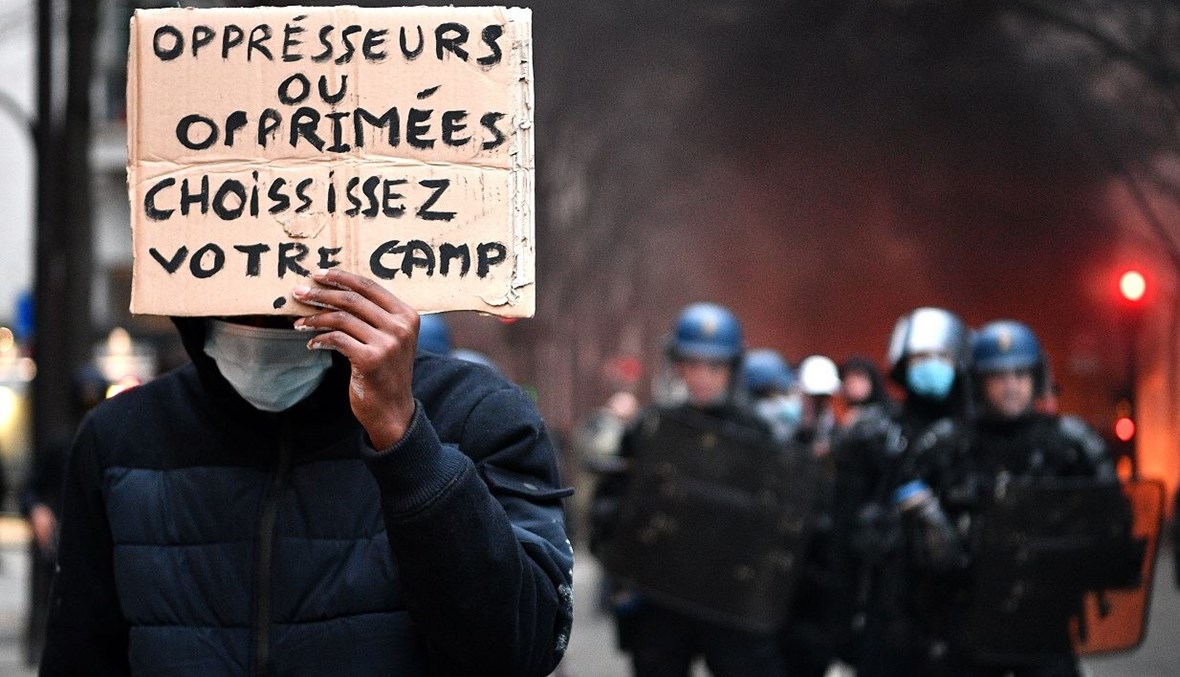 صورة من التظاهرة في باريس (أ ف ب).